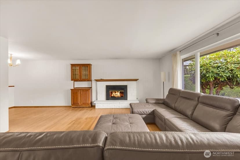 Property photo for 8602 Maple Lane, Edmonds photo 5
