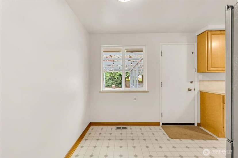 Property photo for 8602 Maple Lane, Edmonds photo 15