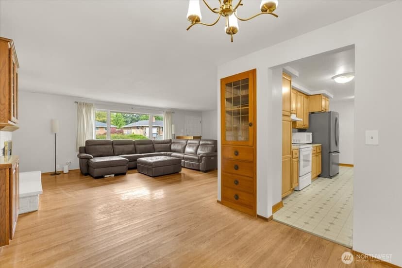Property photo for 8602 Maple Lane, Edmonds photo 8