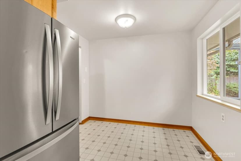 Property photo for 8602 Maple Lane, Edmonds photo 14