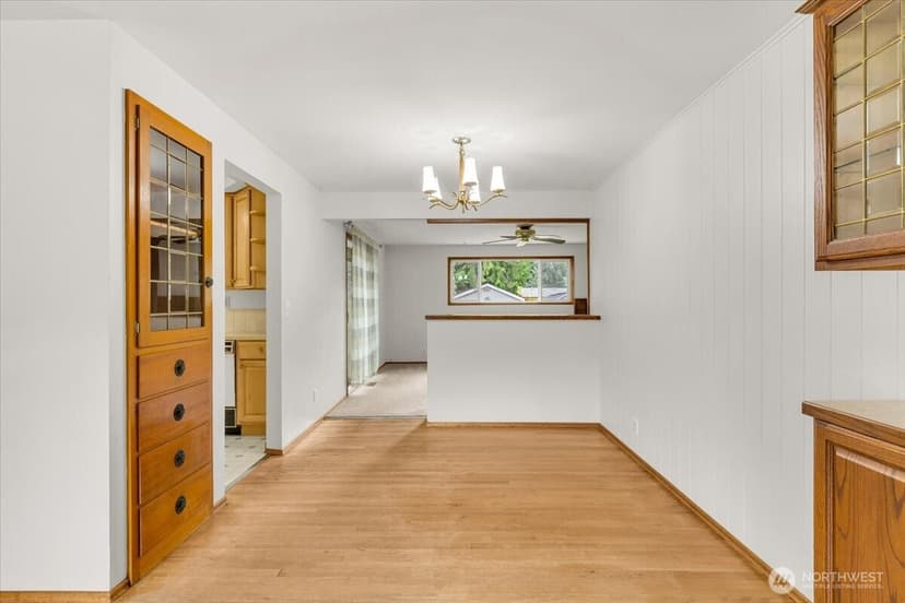Property photo for 8602 Maple Lane, Edmonds photo 9
