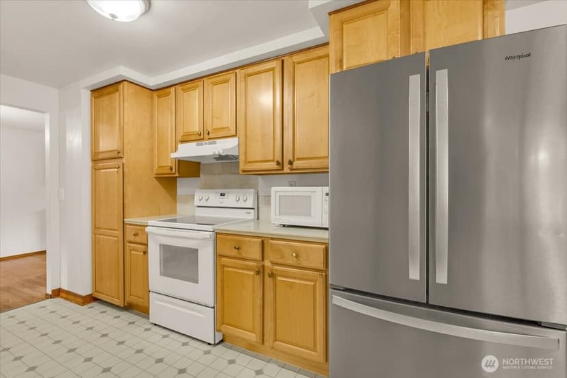Property photo for 8602 Maple Lane, Edmonds photo 12