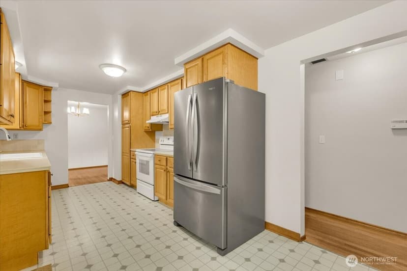 Property photo for 8602 Maple Lane, Edmonds photo 13