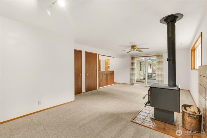 Property photo for 8602 Maple Lane, Edmonds photo 18