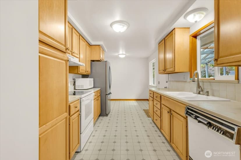 Property photo for 8602 Maple Lane, Edmonds photo 10