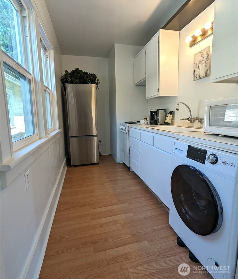 Property photo for 303 N 64th Street, Seattle photo 13