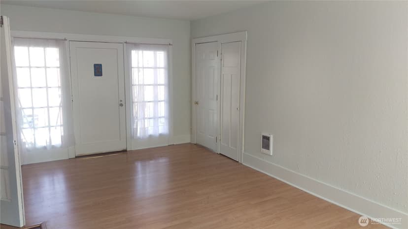 Property photo for 303 N 64th Street, Seattle photo 8