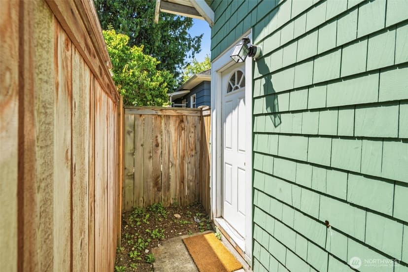 Property photo for 303 N 64th Street, Seattle photo 6