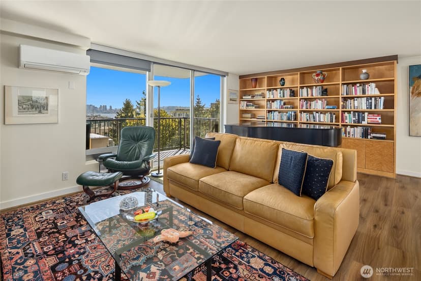 Property photo for 4540 8th Avenue NE #801, Seattle photo 10