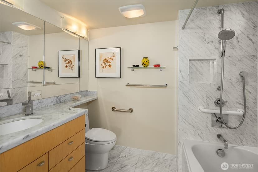 Property photo for 4540 8th Avenue NE #801, Seattle photo 25