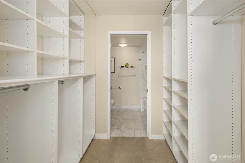 Property photo for 4540 8th Avenue NE #801, Seattle photo 23