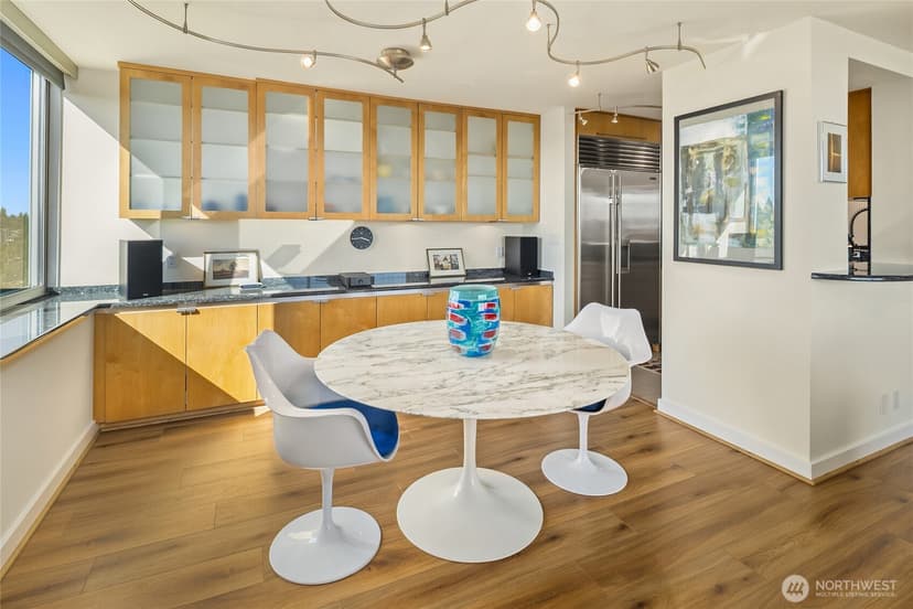 Property photo for 4540 8th Avenue NE #801, Seattle photo 5