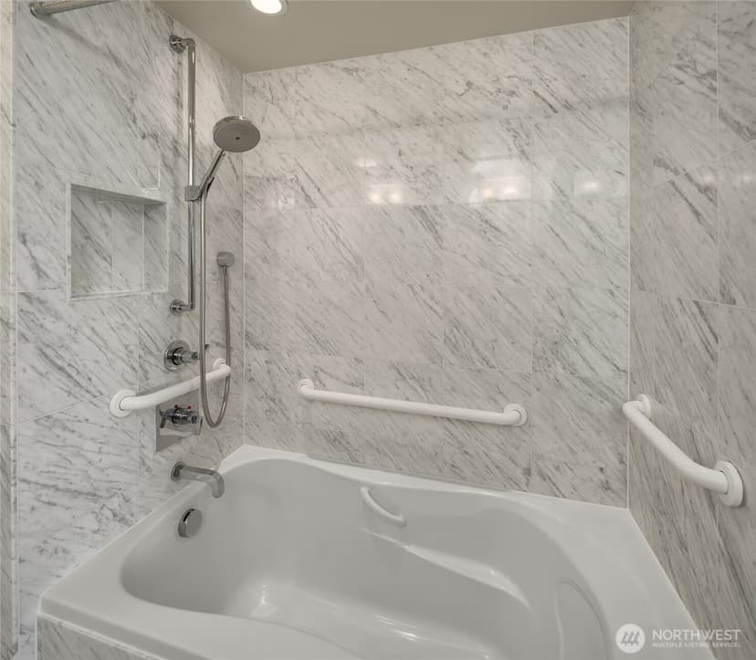 Property photo for 4540 8th Avenue NE #801, Seattle photo 24