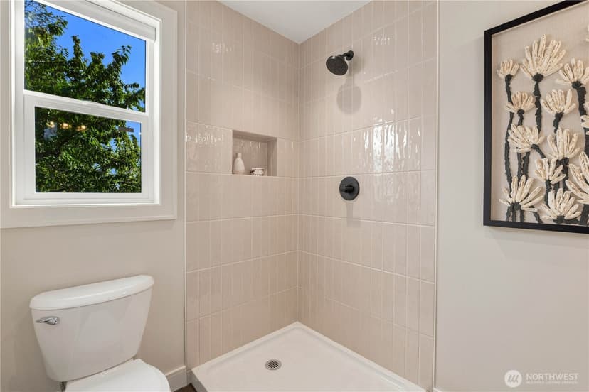 Property photo for 6206 43rd Avenue NE, Seattle photo 13