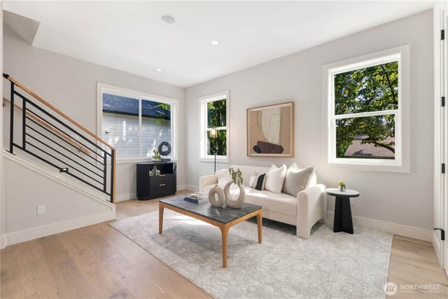 Property photo for 6206 43rd Avenue NE, Seattle photo 4