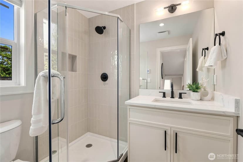 Property photo for 6206 43rd Avenue NE, Seattle photo 17