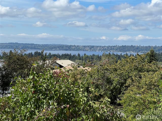 Property photo for 1701 92nd Avenue NE, Clyde Hill photo 2