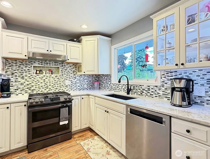 Property photo for 5029 West View Drive, Everett photo 6