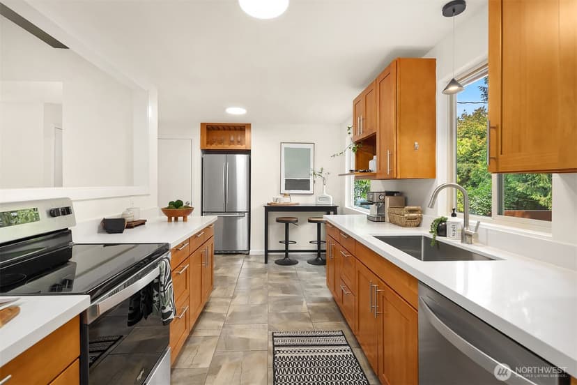 Property photo for 12324 11th Avenue NE, Seattle photo 15