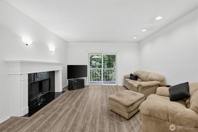 Property photo for 14445 NE 40th Street #D101, Bellevue photo 2