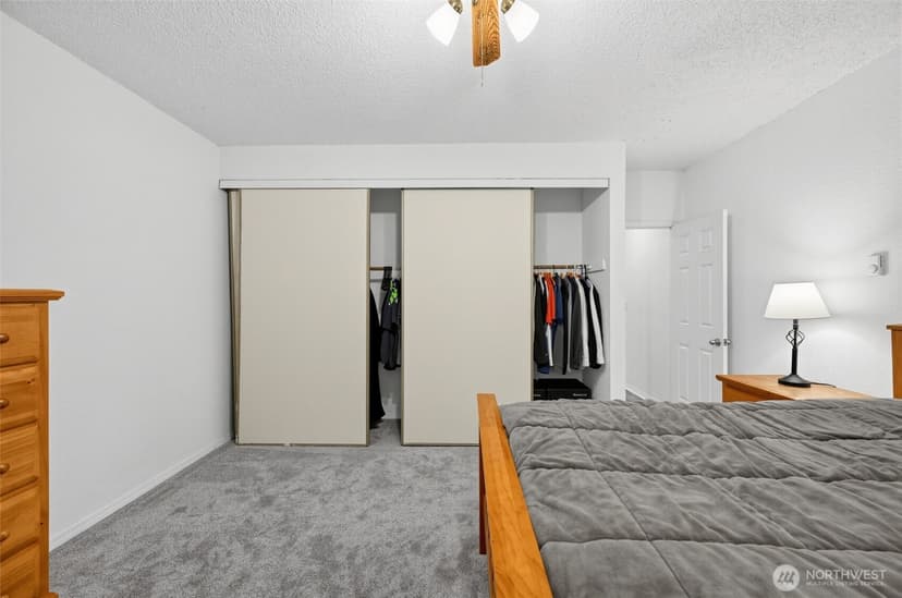 Property photo for 14445 NE 40th Street #D101, Bellevue photo 9