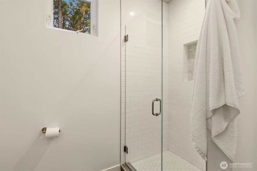 Property photo for 4959 Lynwood Center Road NE, Bainbridge Island photo 12