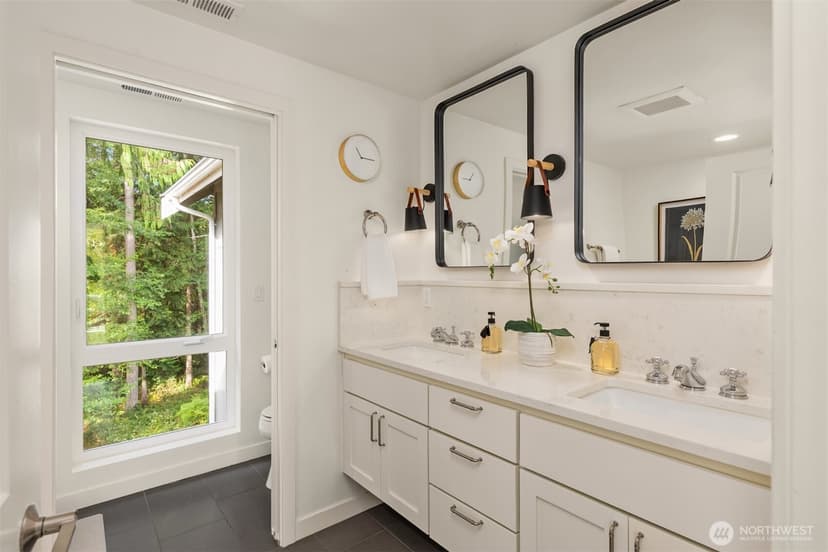 Property photo for 4959 Lynwood Center Road NE, Bainbridge Island photo 16