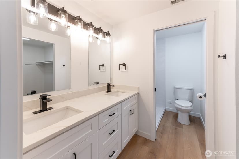 Property photo for 3624 Nassau Avenue NE, Tacoma photo 9