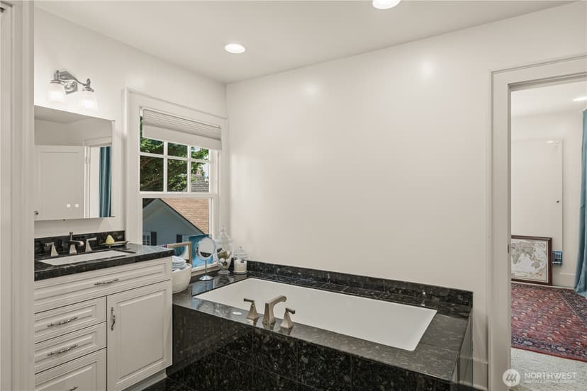 Property photo for 3233 Magnolia Boulevard W, Seattle photo 27