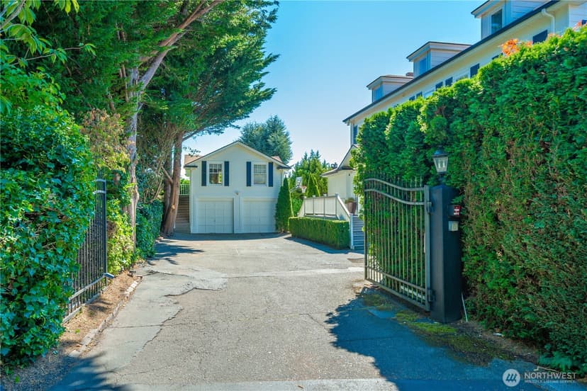 Property photo for 3233 Magnolia Boulevard W, Seattle photo 5