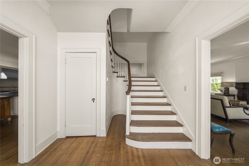 Property photo for 3233 Magnolia Boulevard W, Seattle photo 14