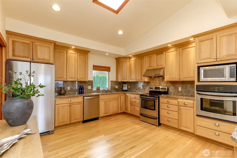Property photo for 6121 Madrona Drive NE, Tacoma photo 12