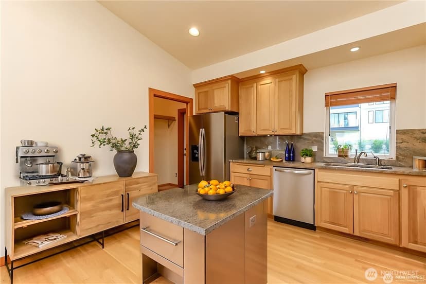 Property photo for 6121 Madrona Drive NE, Tacoma photo 11