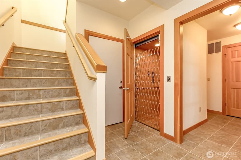 Property photo for 6121 Madrona Drive NE, Tacoma photo 4