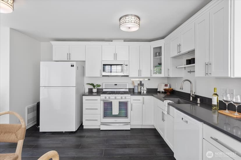Property photo for 13716 Midvale Avenue N #C, Seattle photo 15