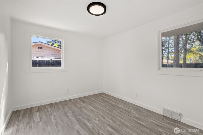 Property photo for 8518 Mount Tacoma Drive SW, Lakewood photo 10