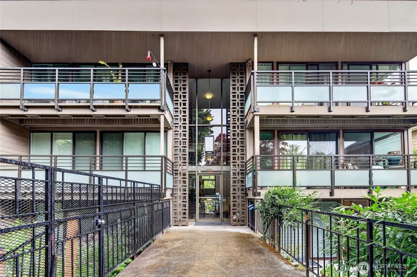 Property photo for 1616 41st Avenue E #305, Seattle photo 23