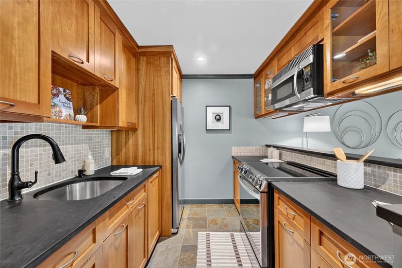 Property photo for 1616 41st Avenue E #305, Seattle photo 8
