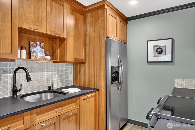 Property photo for 1616 41st Avenue E #305, Seattle photo 10