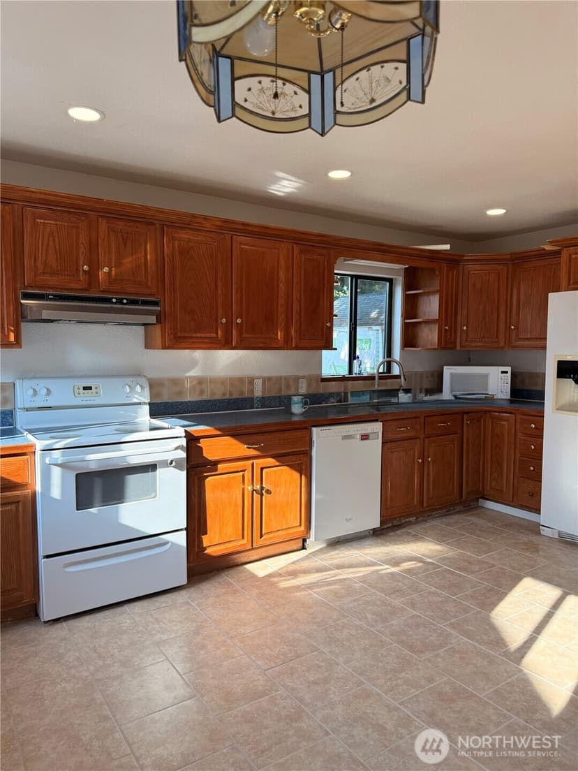 Property photo for 8711 Lawndale Avenue SW, Lakewood photo 9