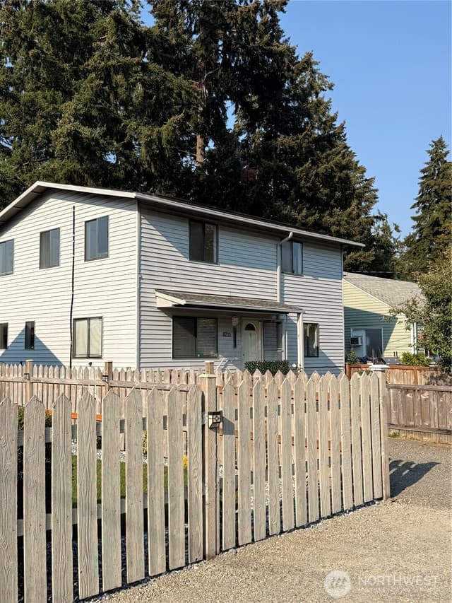 Property photo for 8711 Lawndale Avenue SW, Lakewood photo 3