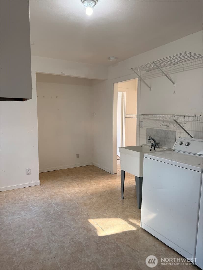 Property photo for 8711 Lawndale Avenue SW, Lakewood photo 12