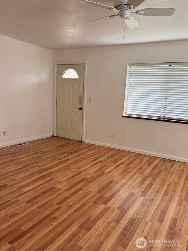 Property photo for 8711 Lawndale Avenue SW, Lakewood photo 4