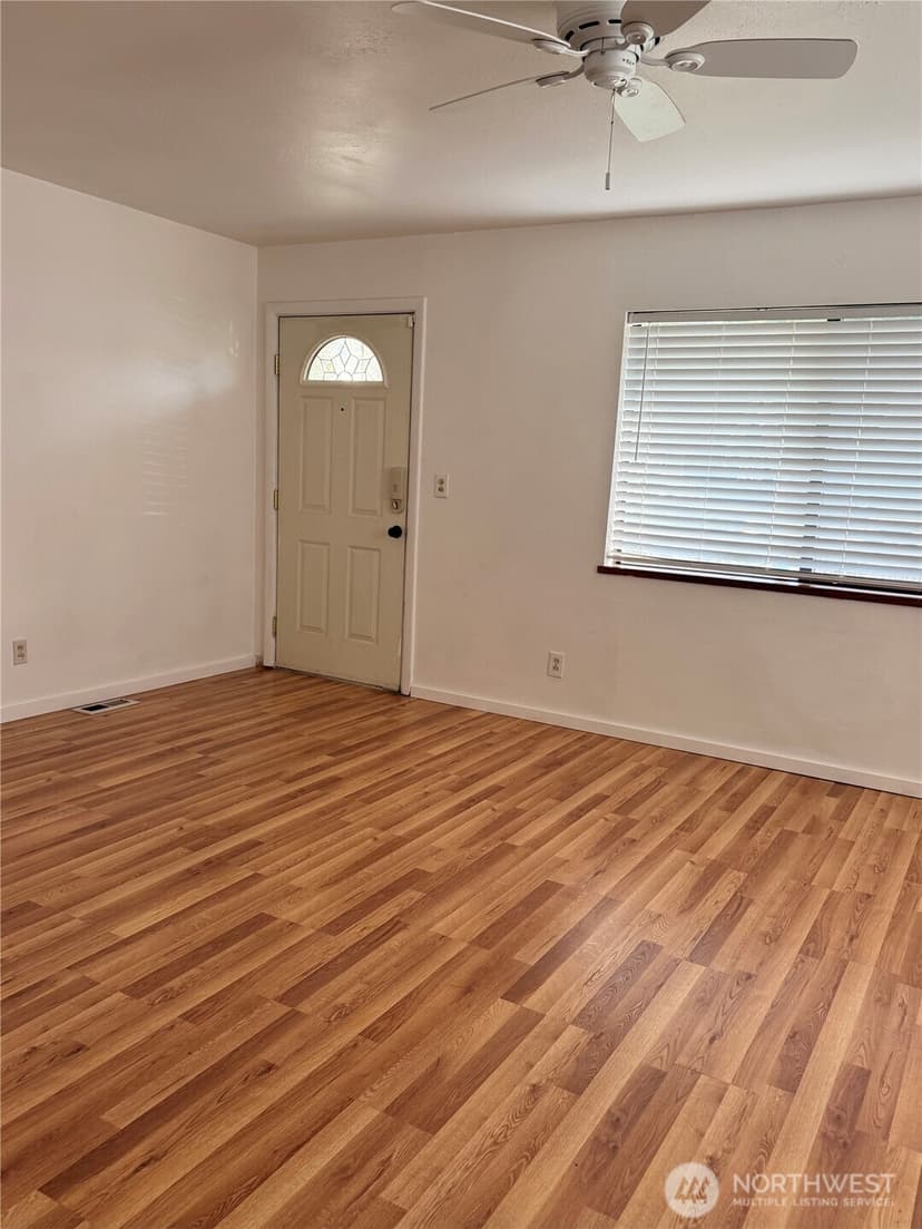 Property photo for 8711 Lawndale Avenue SW, Lakewood photo 4
