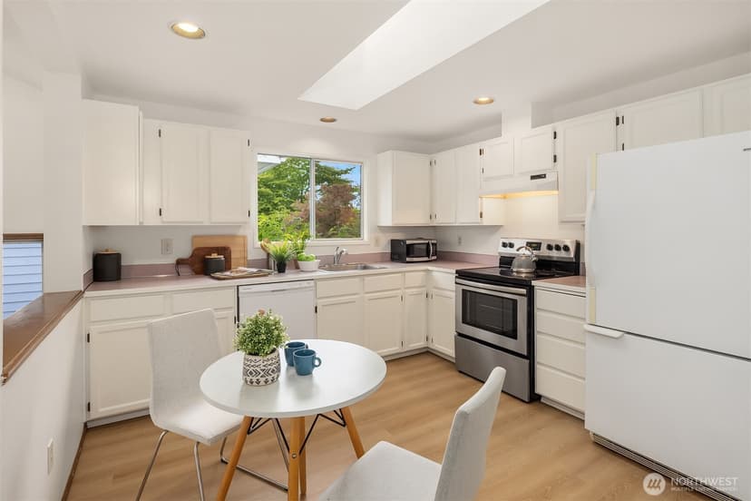 Property photo for 6049 33rd Avenue NE, Seattle photo 11