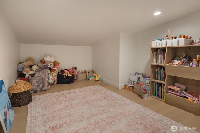 Property photo for 5576 Beverly Avenue NE, Tacoma photo 35