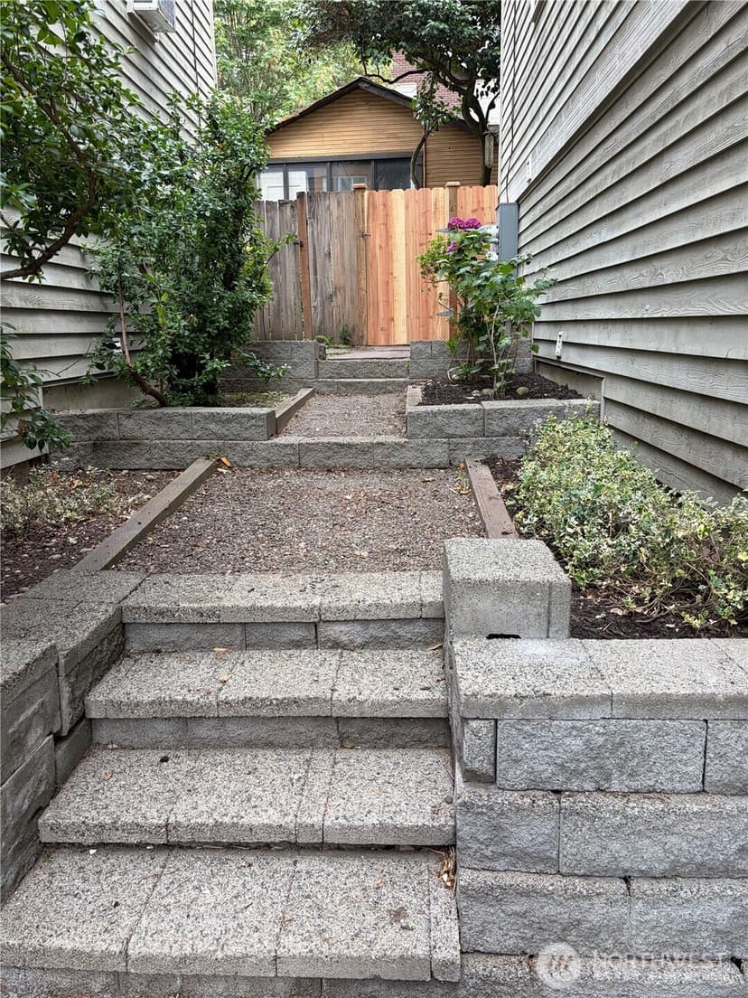 Property photo for 158 15th Avenue #B, Seattle photo 20