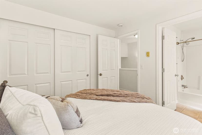 Property photo for 158 15th Avenue #B, Seattle photo 11