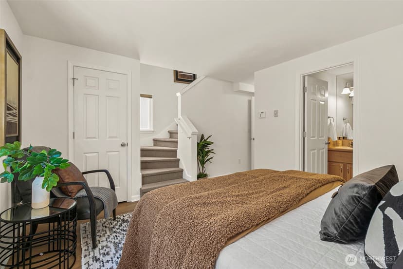 Property photo for 158 15th Avenue #B, Seattle photo 8
