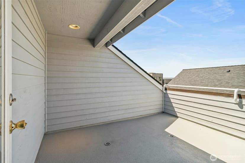 Property photo for 158 15th Avenue #B, Seattle photo 24